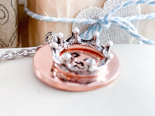 Load image into Gallery viewer, Bat Melech Daughter of the King Hebrew Necklace