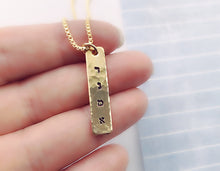 Load image into Gallery viewer, Men's Gold Hebrew Name Necklace - Everything Beautiful Jewelry