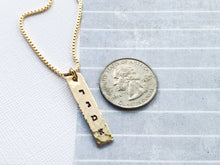Load image into Gallery viewer, Men&#39;s Gold Hebrew Name Necklace - Everything Beautiful Jewelry
