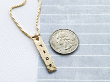 Load image into Gallery viewer, Men's Gold Hebrew Name Necklace - Everything Beautiful Jewelry