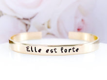 Load image into Gallery viewer, She is Strong bracelet, Elle est forte, Support Women Strength - Everything Beautiful Jewelry