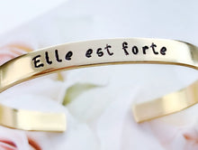 Load image into Gallery viewer, She is Strong bracelet, Elle est forte, Support Women Strength - Everything Beautiful Jewelry