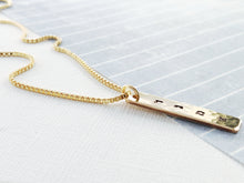 Load image into Gallery viewer, Men&#39;s Gold Hebrew Name Necklace - Everything Beautiful Jewelry
