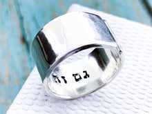 Load image into Gallery viewer, This too shall pass Hebrew Judaica Ring - Everything Beautiful Jewelry
