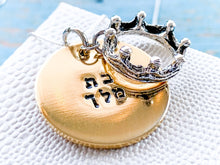 Load image into Gallery viewer, Bat Melech Daughter of the King Hebrew Necklace - Everything Beautiful Jewelry
